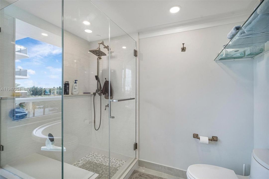 Activo con contrato: $2,500,000 (3 camas, 2 baños, 2210 Pies cuadrados)