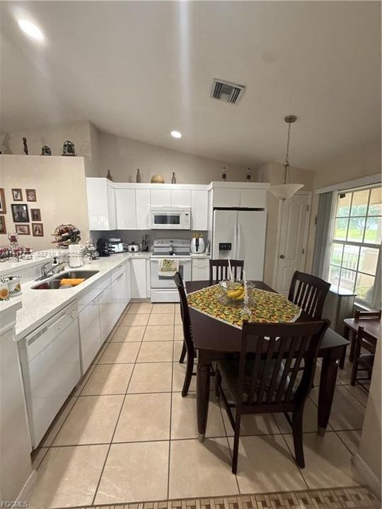 Recently Sold: $250,000 (3 beds, 2 baths, 1274 Square Feet)
