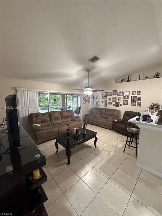 Recently Sold: $250,000 (3 beds, 2 baths, 1274 Square Feet)