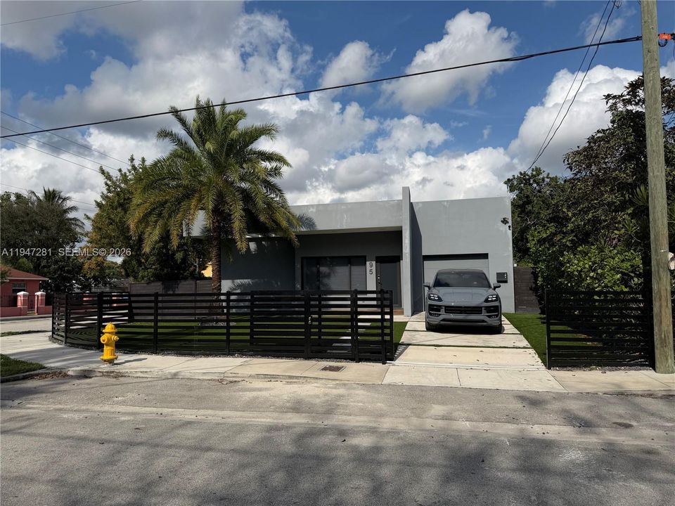 En Venta: $899,900 (4 camas, 3 baños, 1833 Pies cuadrados)