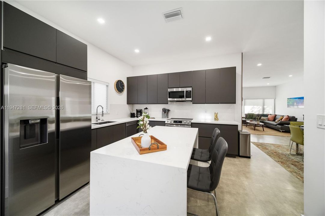 En Venta: $899,900 (4 camas, 3 baños, 1833 Pies cuadrados)