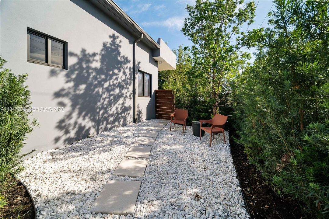 En Venta: $899,900 (4 camas, 3 baños, 1833 Pies cuadrados)