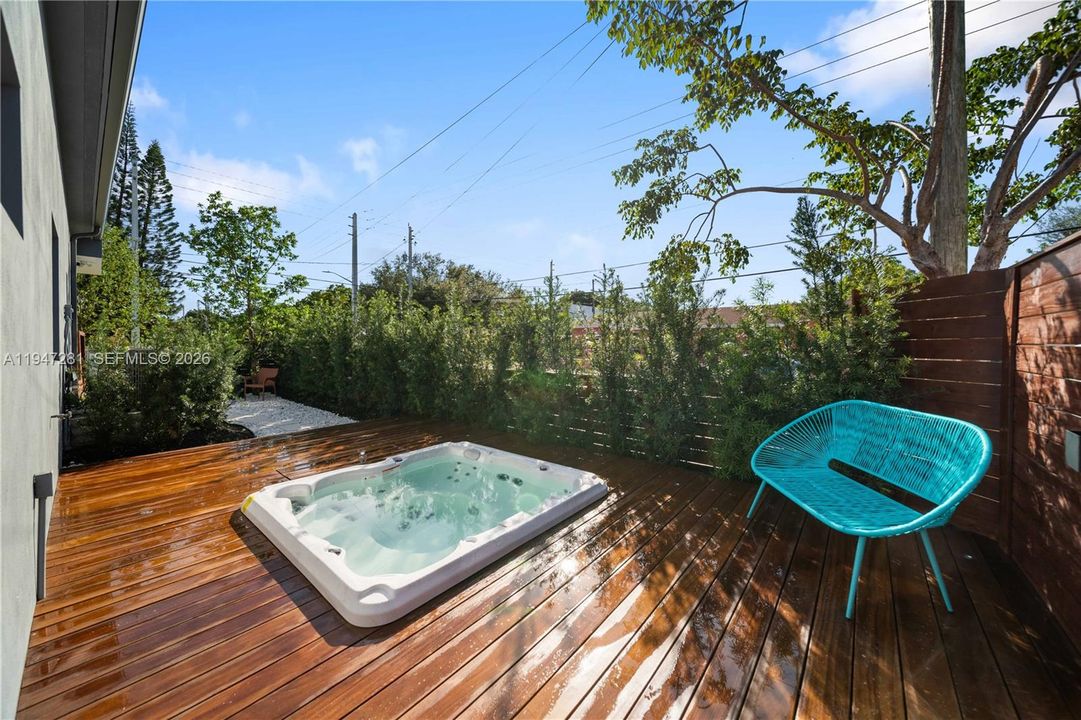 En Venta: $899,900 (4 camas, 3 baños, 1833 Pies cuadrados)