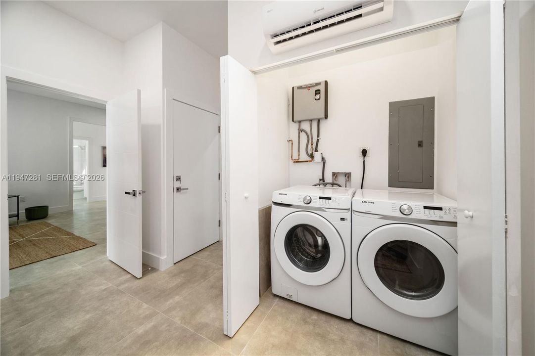 En Venta: $899,900 (4 camas, 3 baños, 1833 Pies cuadrados)