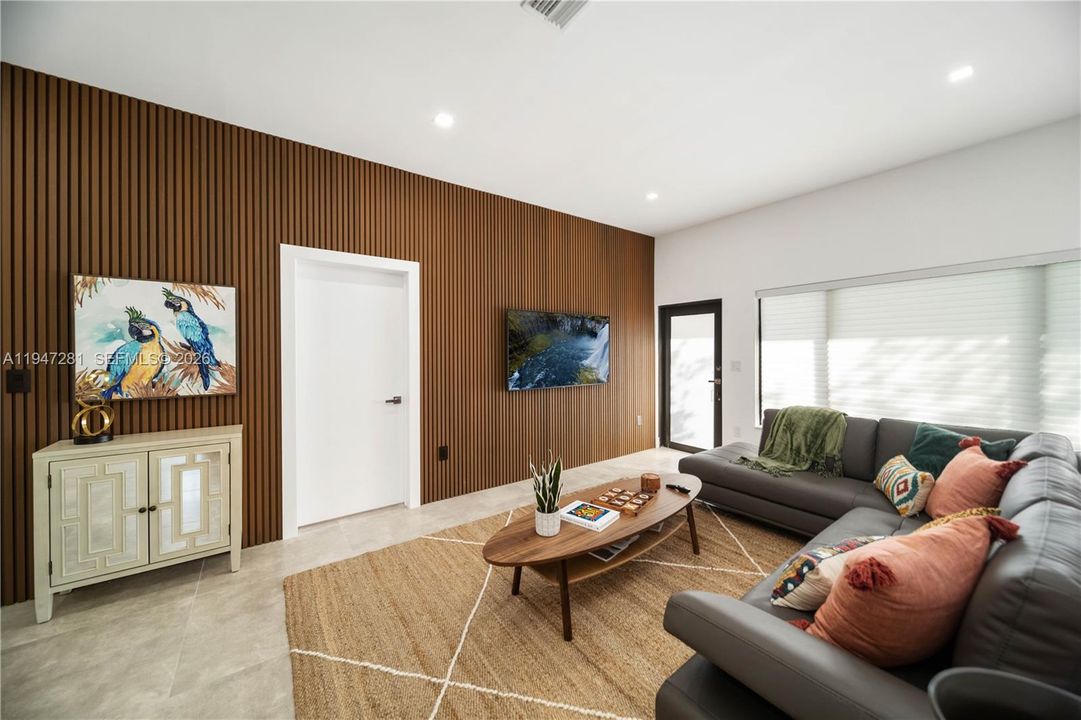 En Venta: $899,900 (4 camas, 3 baños, 1833 Pies cuadrados)