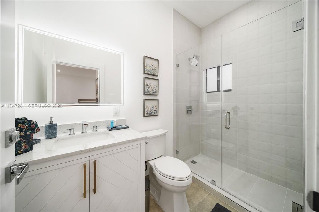 En Venta: $899,900 (4 camas, 3 baños, 1833 Pies cuadrados)