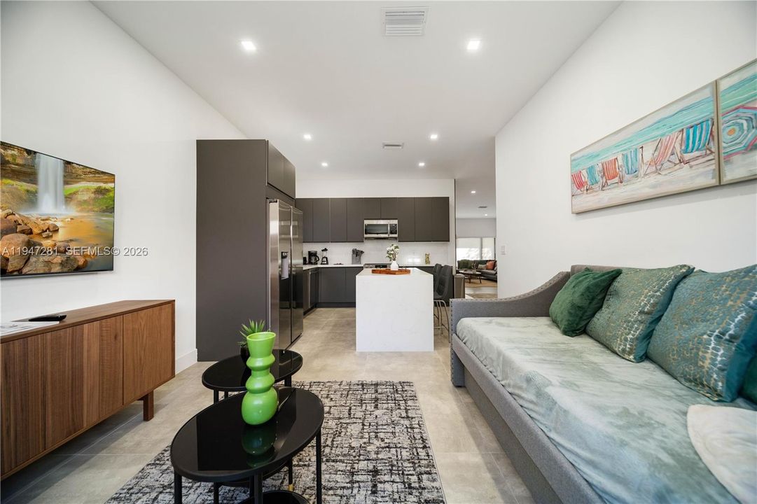 En Venta: $899,900 (4 camas, 3 baños, 1833 Pies cuadrados)
