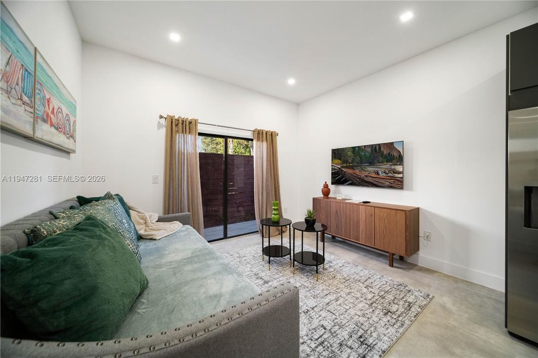 En Venta: $899,900 (4 camas, 3 baños, 1833 Pies cuadrados)