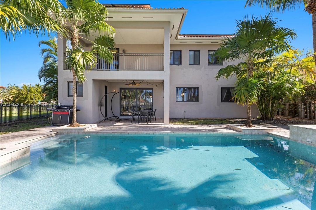En Venta: $1,150,000 (5 camas, 5 baños, 3479 Pies cuadrados)