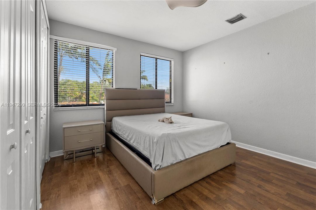 En Venta: $1,150,000 (5 camas, 5 baños, 3479 Pies cuadrados)