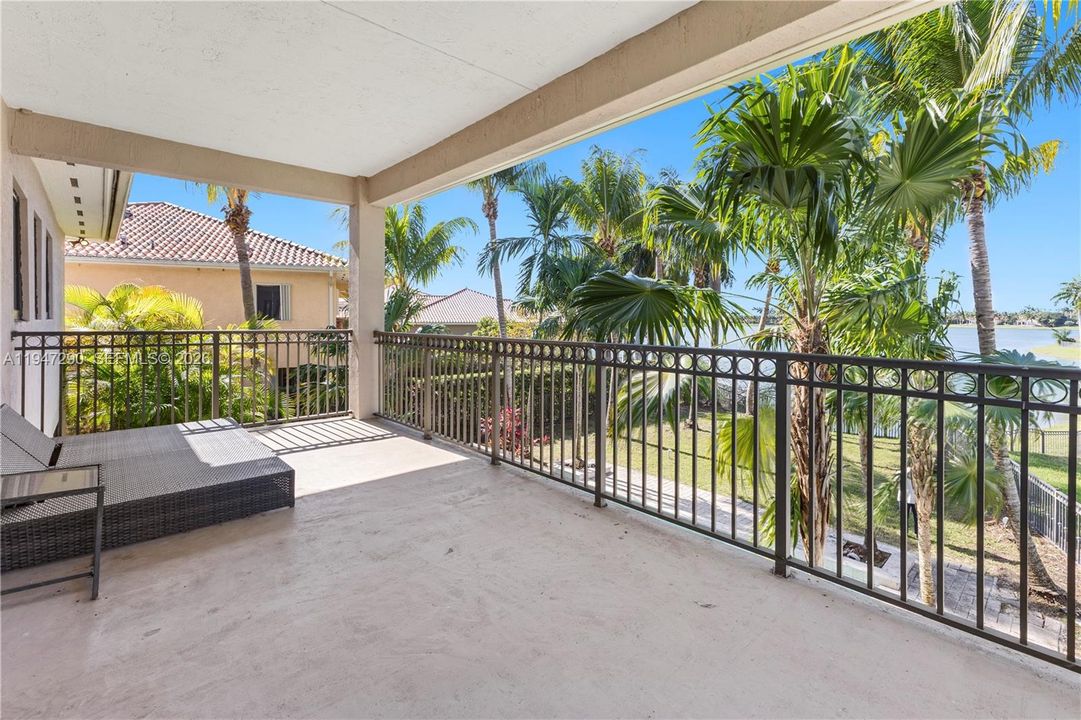En Venta: $1,150,000 (5 camas, 5 baños, 3479 Pies cuadrados)