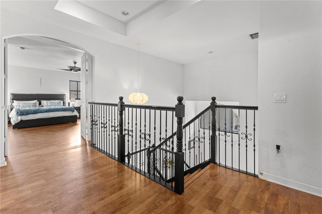 En Venta: $1,150,000 (5 camas, 5 baños, 3479 Pies cuadrados)