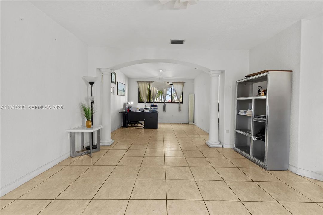 En Venta: $1,150,000 (5 camas, 5 baños, 3479 Pies cuadrados)