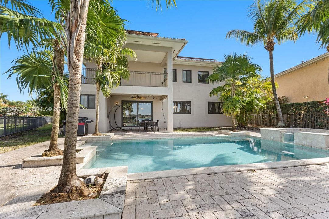En Venta: $1,150,000 (5 camas, 5 baños, 3479 Pies cuadrados)