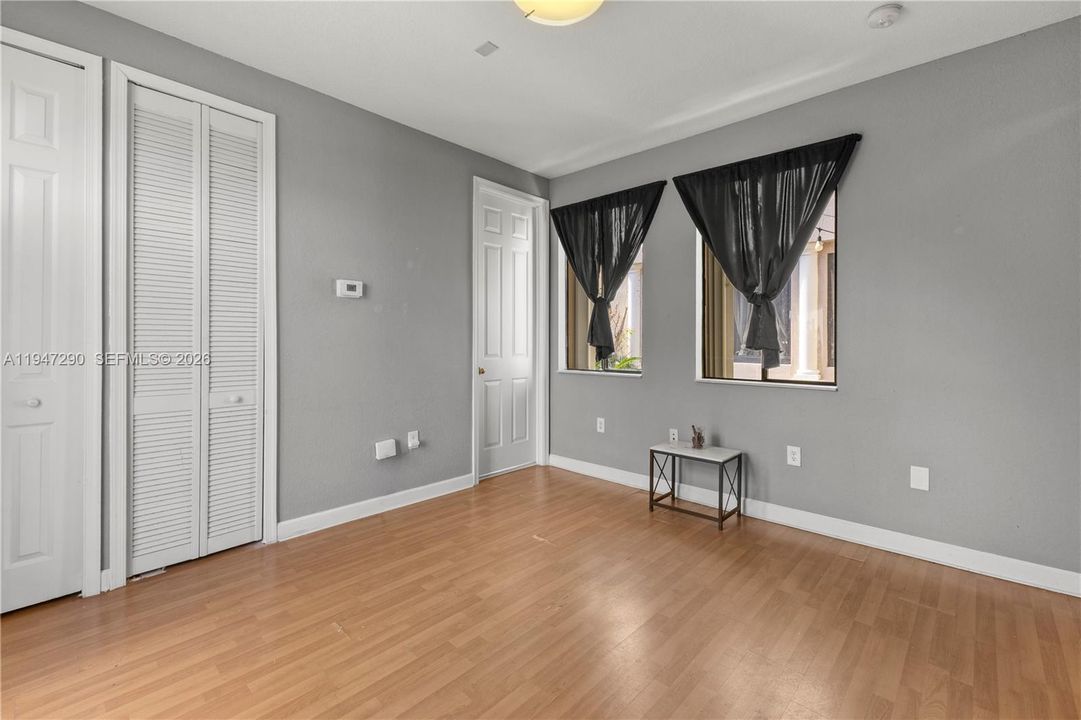 En Venta: $1,150,000 (5 camas, 5 baños, 3479 Pies cuadrados)