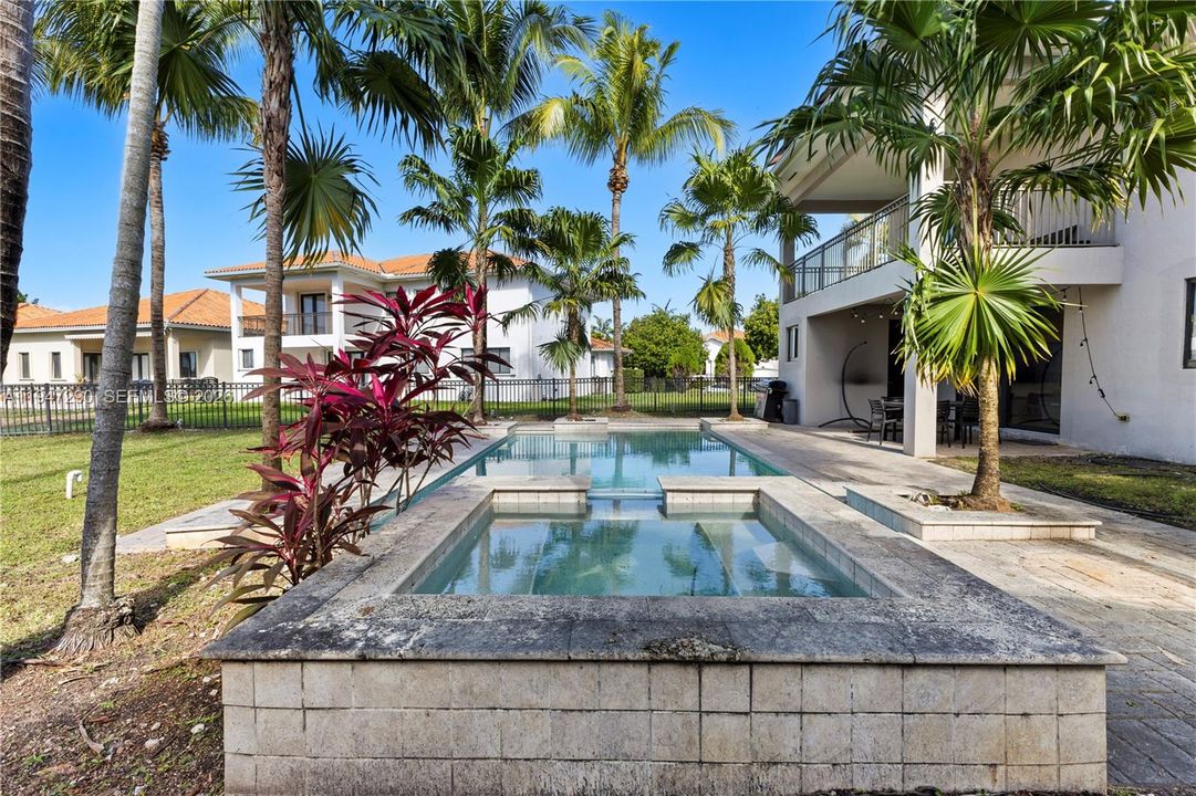 En Venta: $1,150,000 (5 camas, 5 baños, 3479 Pies cuadrados)