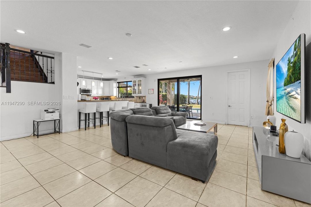 En Venta: $1,150,000 (5 camas, 5 baños, 3479 Pies cuadrados)