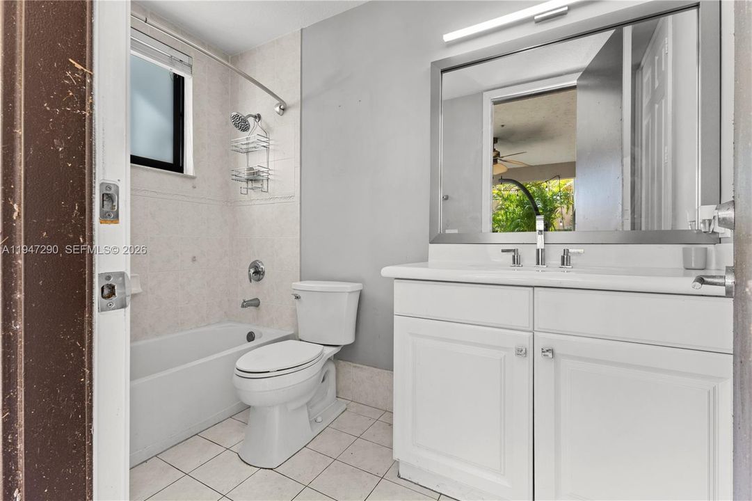 En Venta: $1,150,000 (5 camas, 5 baños, 3479 Pies cuadrados)