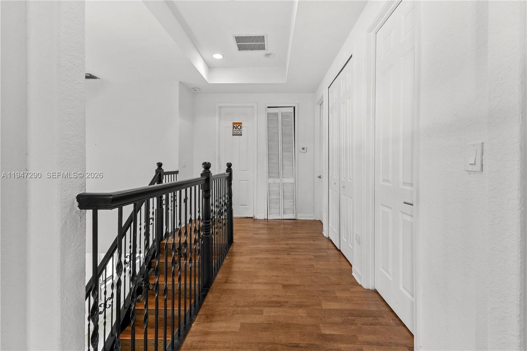 En Venta: $1,150,000 (5 camas, 5 baños, 3479 Pies cuadrados)