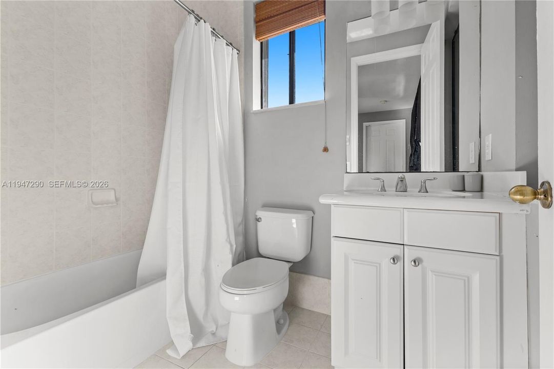 En Venta: $1,150,000 (5 camas, 5 baños, 3479 Pies cuadrados)