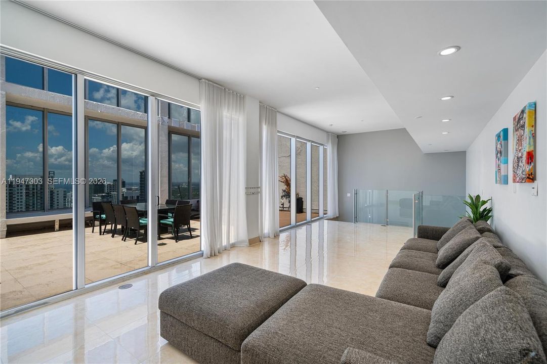 For Sale: $2,199,000 (3 beds, 3 baths, 2097 Square Feet)