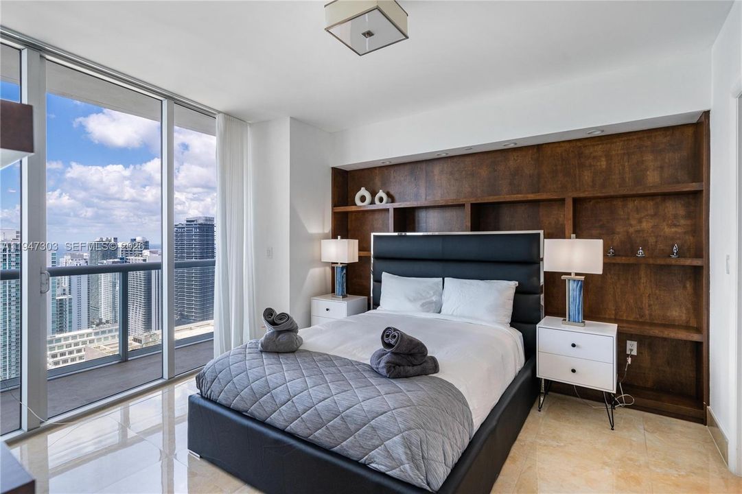 For Sale: $2,199,000 (3 beds, 3 baths, 2097 Square Feet)