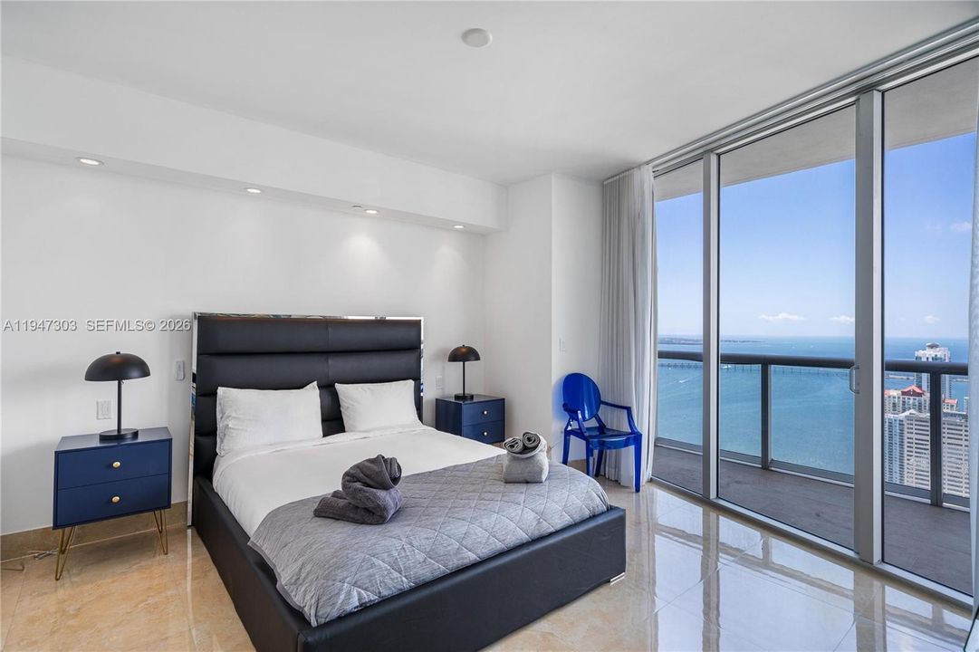 For Sale: $2,199,000 (3 beds, 3 baths, 2097 Square Feet)