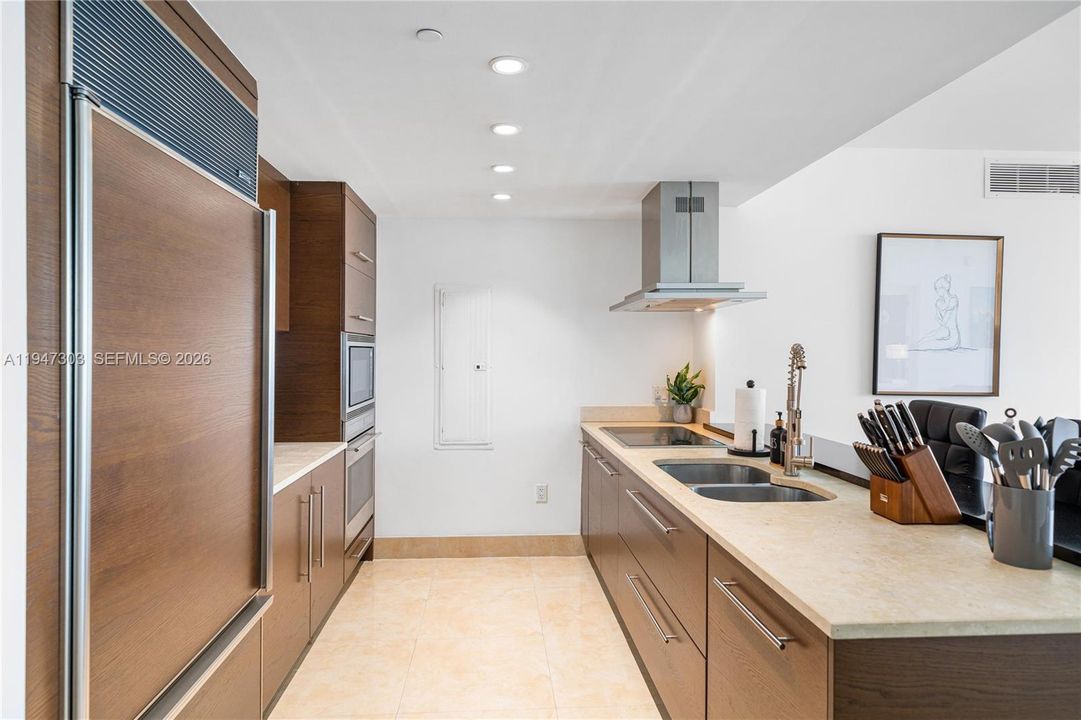For Sale: $2,199,000 (3 beds, 3 baths, 2097 Square Feet)