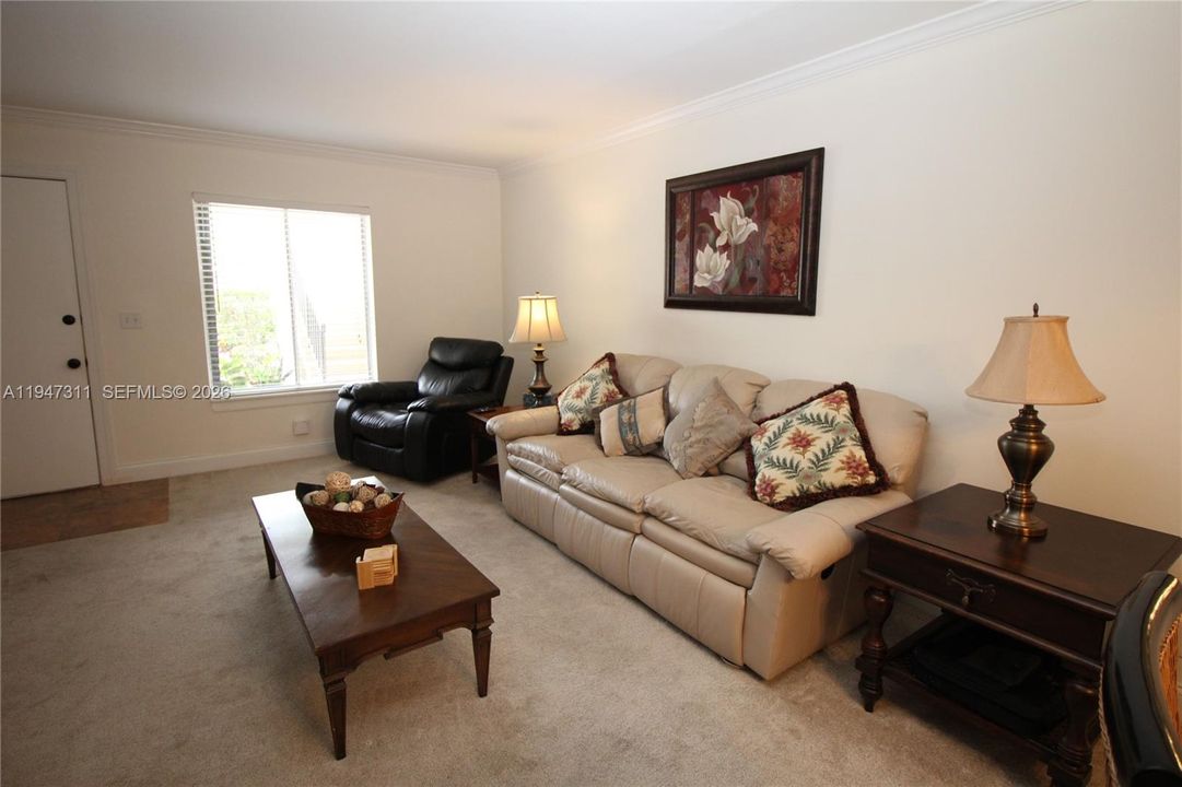 В аренду: $2,200 (2 спален, 2 ванн, 1025 Квадратных фут)