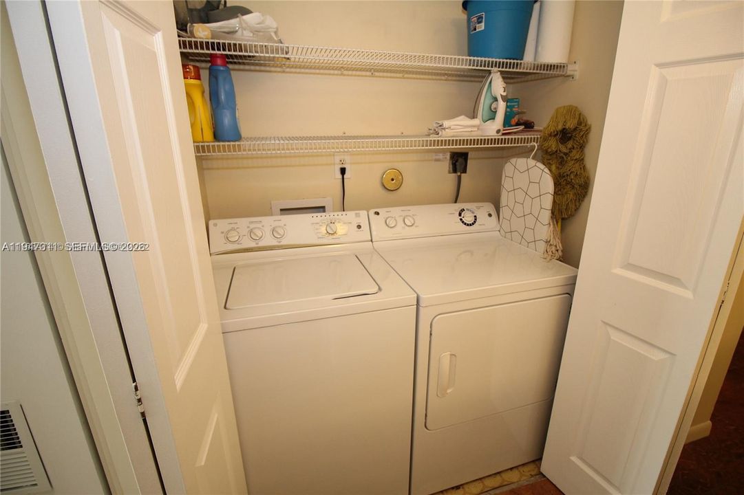 В аренду: $2,200 (2 спален, 2 ванн, 1025 Квадратных фут)