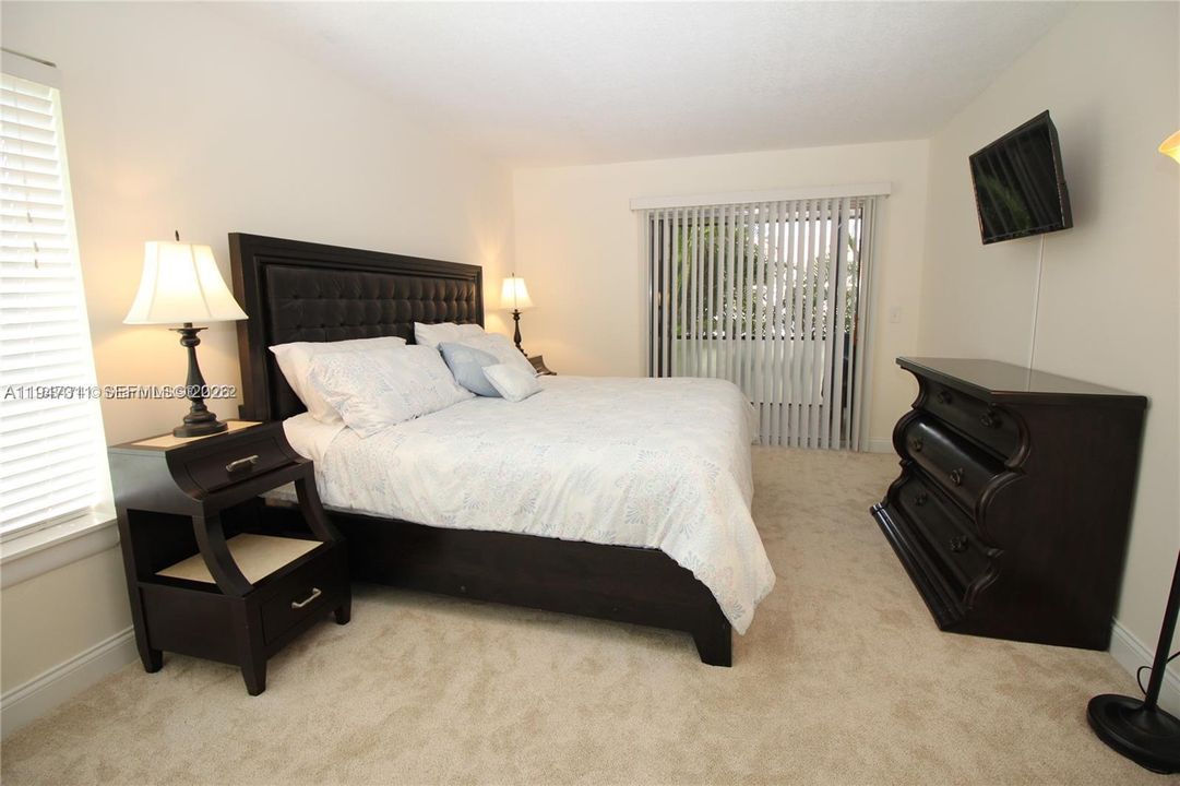 В аренду: $2,200 (2 спален, 2 ванн, 1025 Квадратных фут)