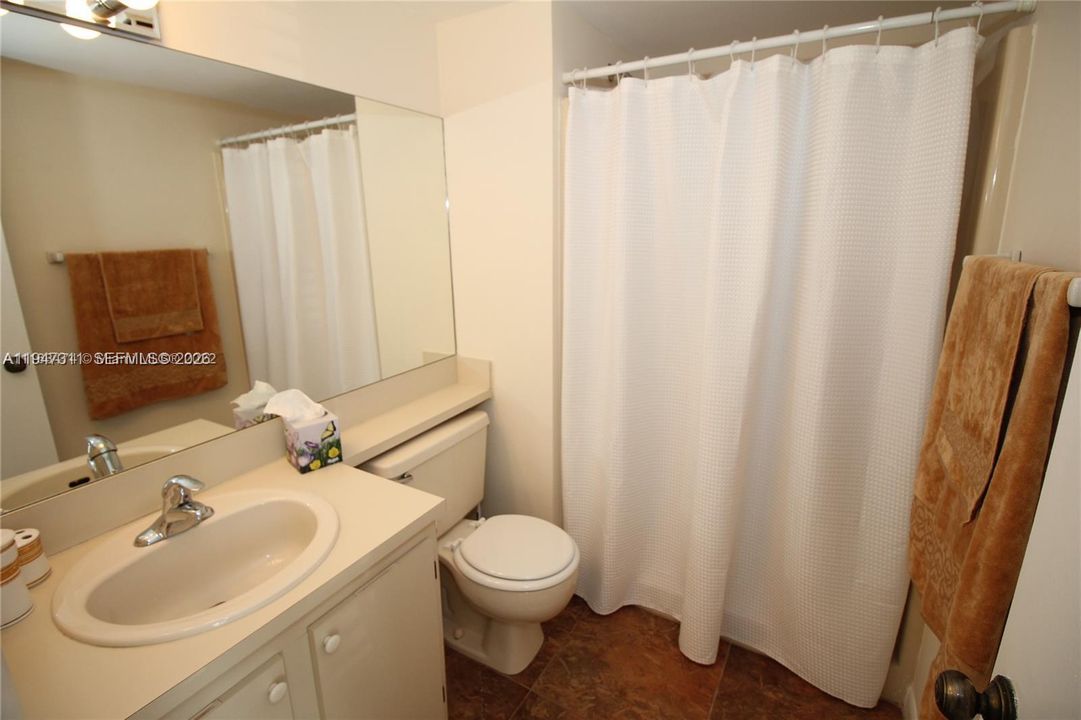 В аренду: $2,200 (2 спален, 2 ванн, 1025 Квадратных фут)