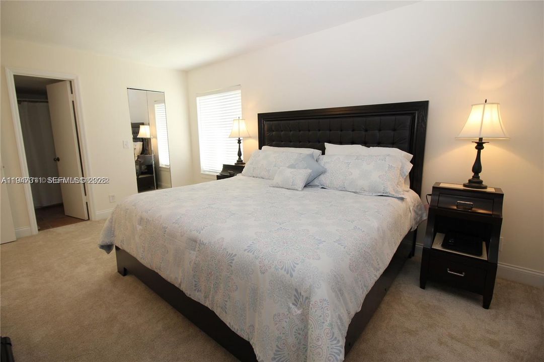 В аренду: $2,200 (2 спален, 2 ванн, 1025 Квадратных фут)