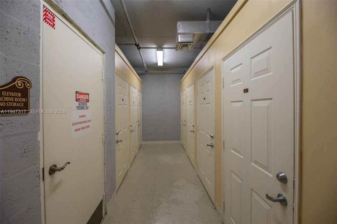 Airconditioned storage room - negotiable