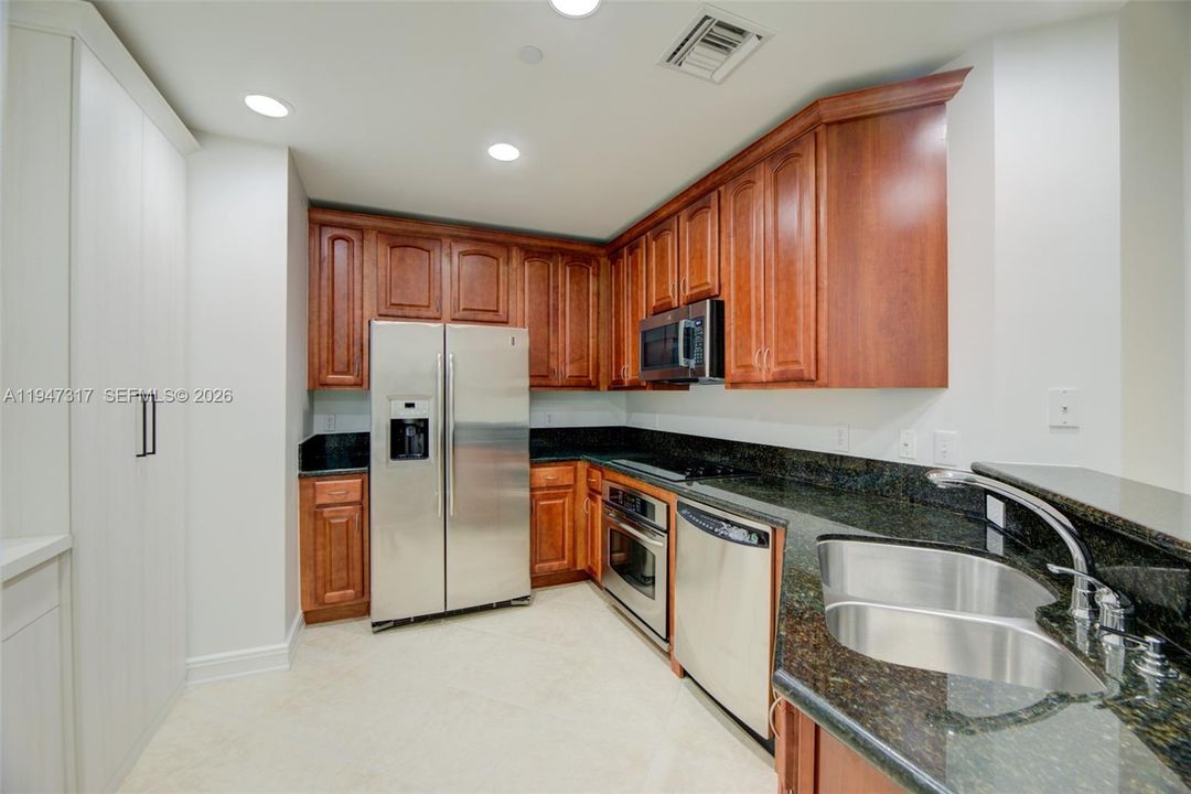 For Sale: $489,000 (2 beds, 2 baths, 1283 Square Feet)