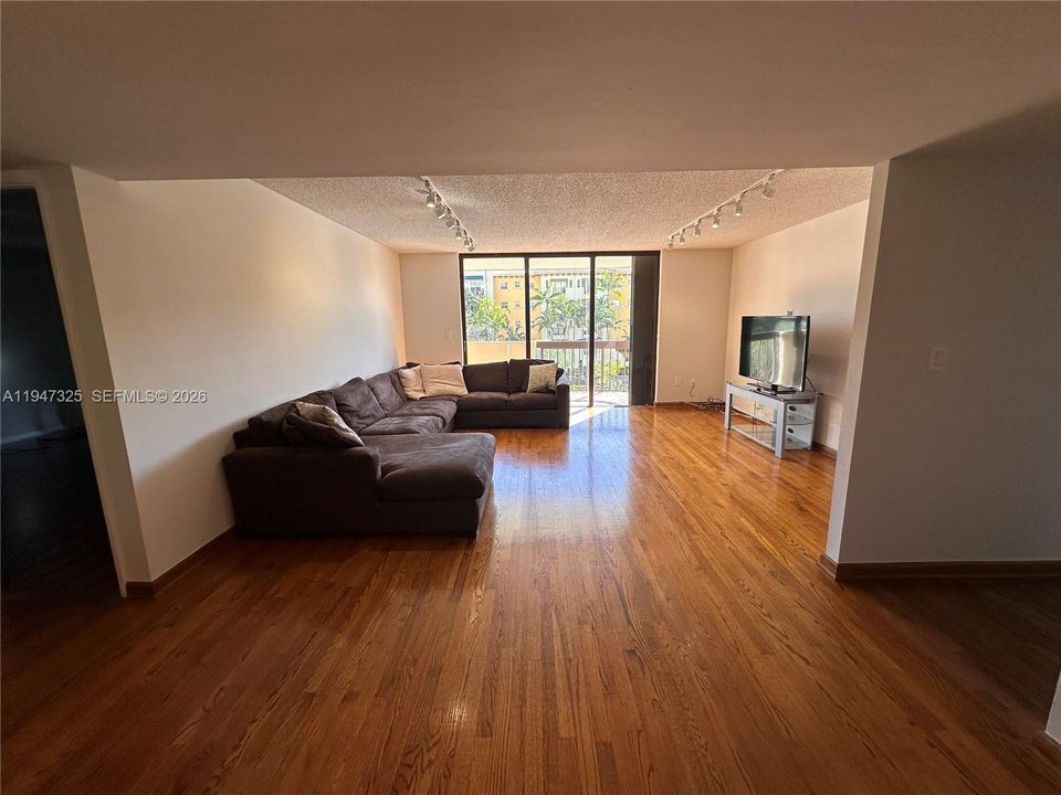 En Venta: $630,000 (2 camas, 2 baños, 1423 Pies cuadrados)