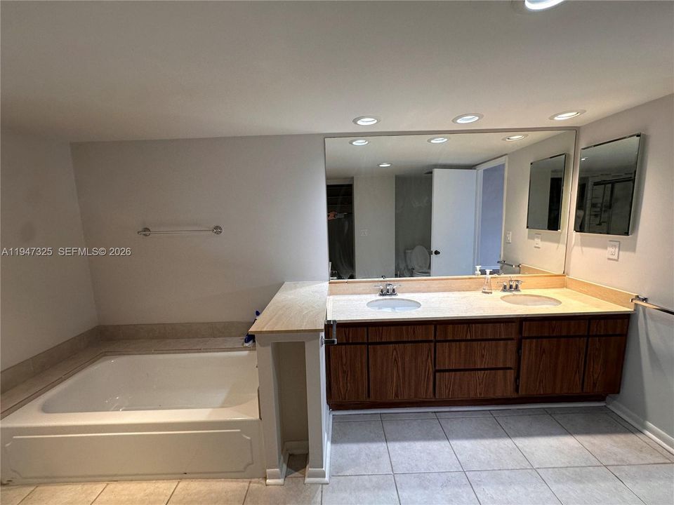 En Venta: $630,000 (2 camas, 2 baños, 1423 Pies cuadrados)