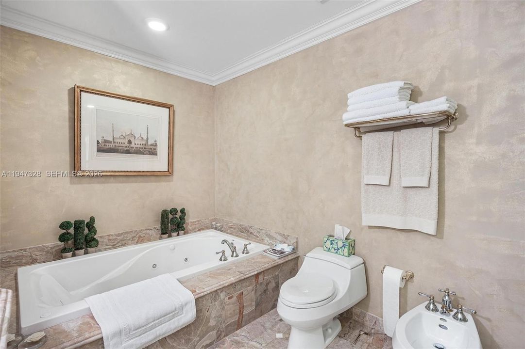 На продажу: $1,599,999 (2 спален, 2 ванн, 1740 Квадратных фут)