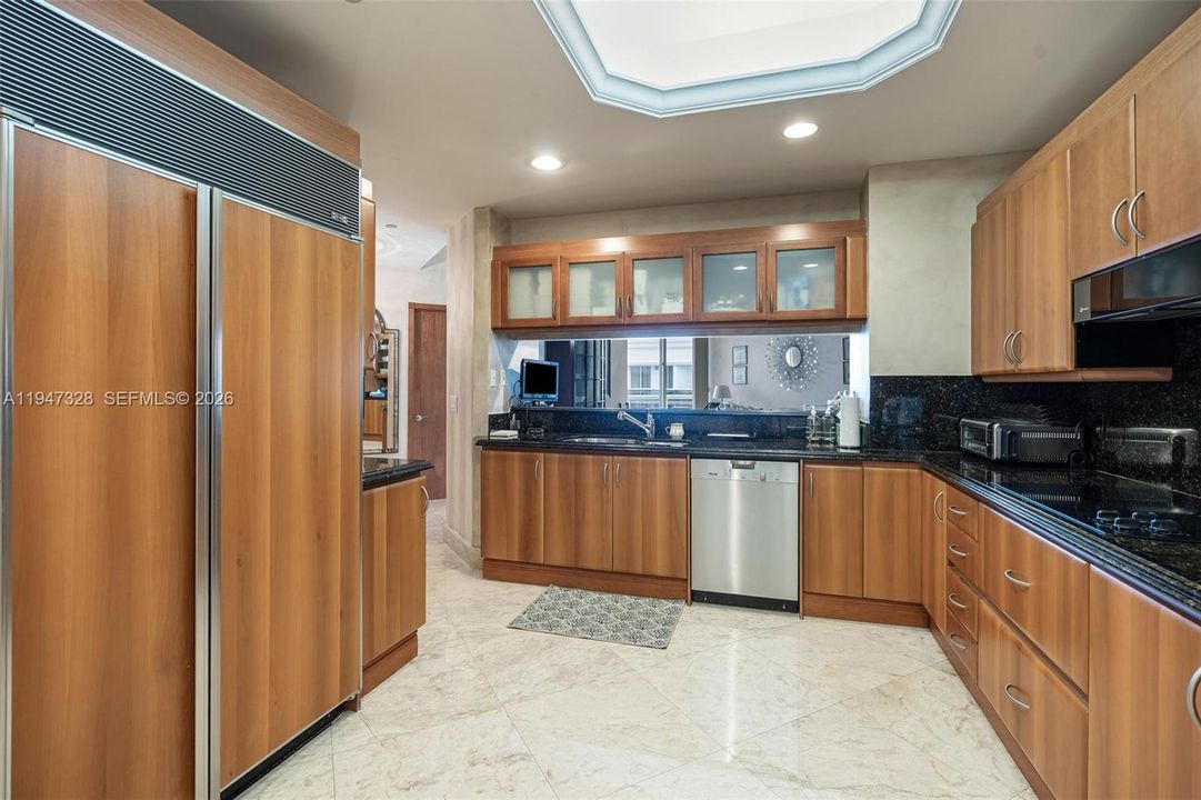 На продажу: $1,599,999 (2 спален, 2 ванн, 1740 Квадратных фут)