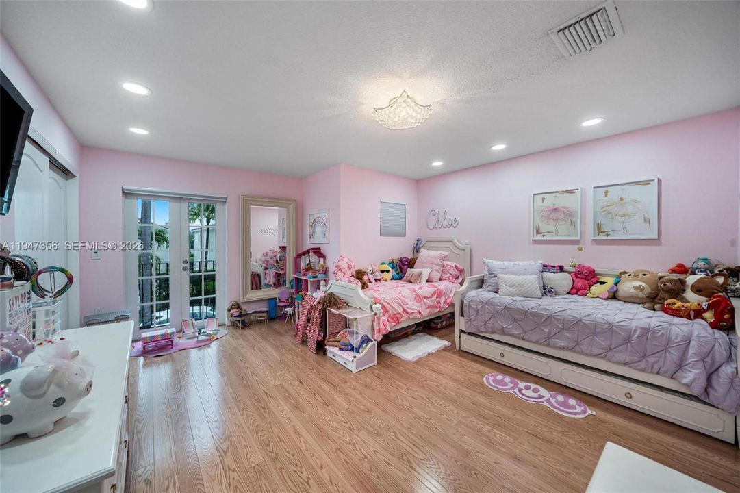 En Venta: $1,899,000 (4 camas, 4 baños, 3176 Pies cuadrados)