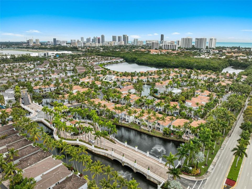 En Venta: $1,899,000 (4 camas, 4 baños, 3176 Pies cuadrados)