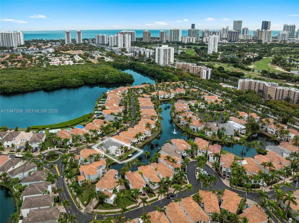 En Venta: $1,899,000 (4 camas, 4 baños, 3176 Pies cuadrados)