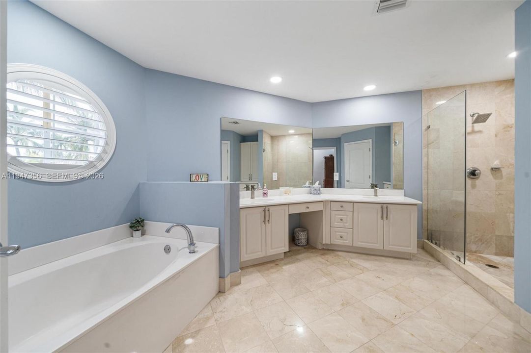En Venta: $1,899,000 (4 camas, 4 baños, 3176 Pies cuadrados)