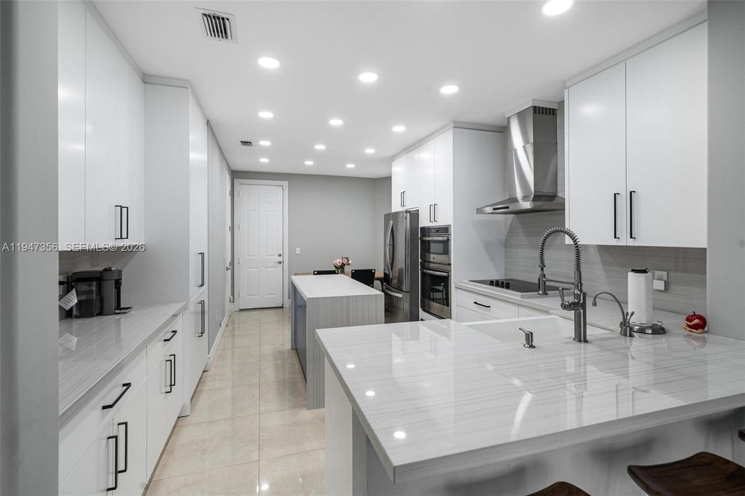 En Venta: $1,899,000 (4 camas, 4 baños, 3176 Pies cuadrados)