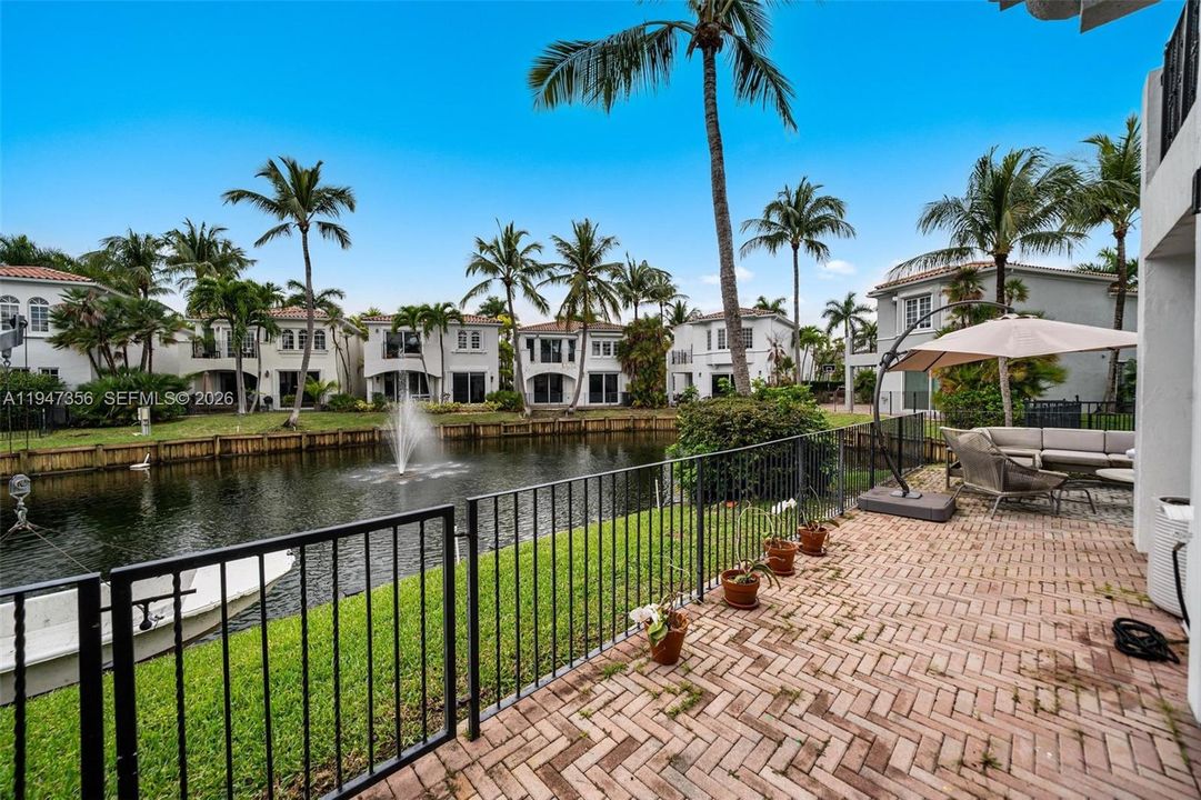 En Venta: $1,899,000 (4 camas, 4 baños, 3176 Pies cuadrados)