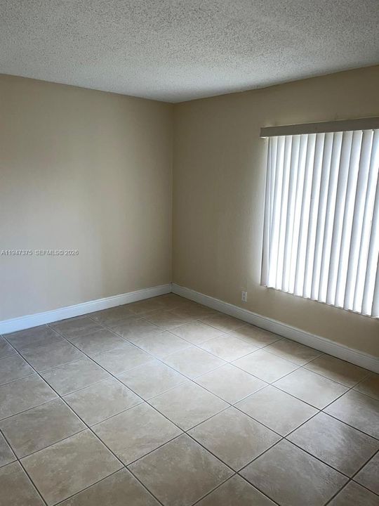 For Sale: $228,000 (1 beds, 1 baths, 810 Square Feet)