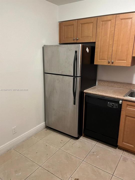 For Sale: $228,000 (1 beds, 1 baths, 810 Square Feet)
