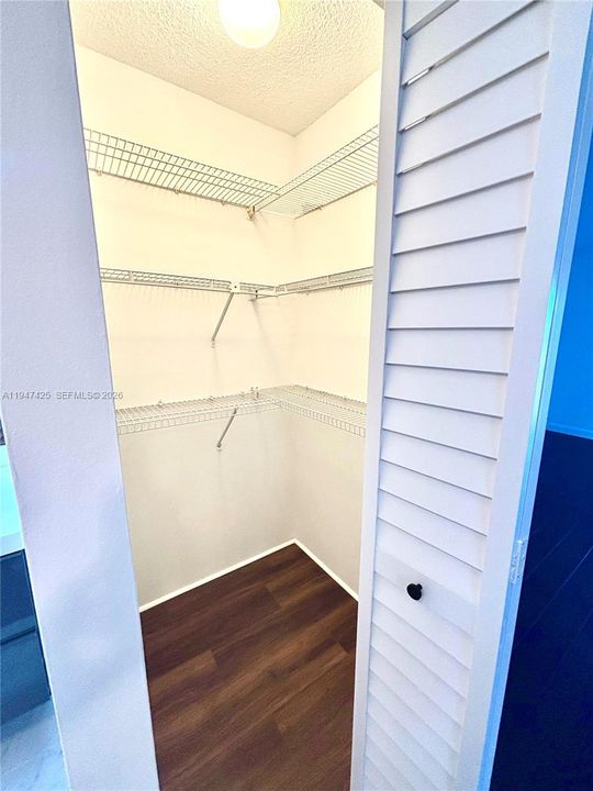 На продажу: $215,000 (1 спален, 1 ванн, 913 Квадратных фут)