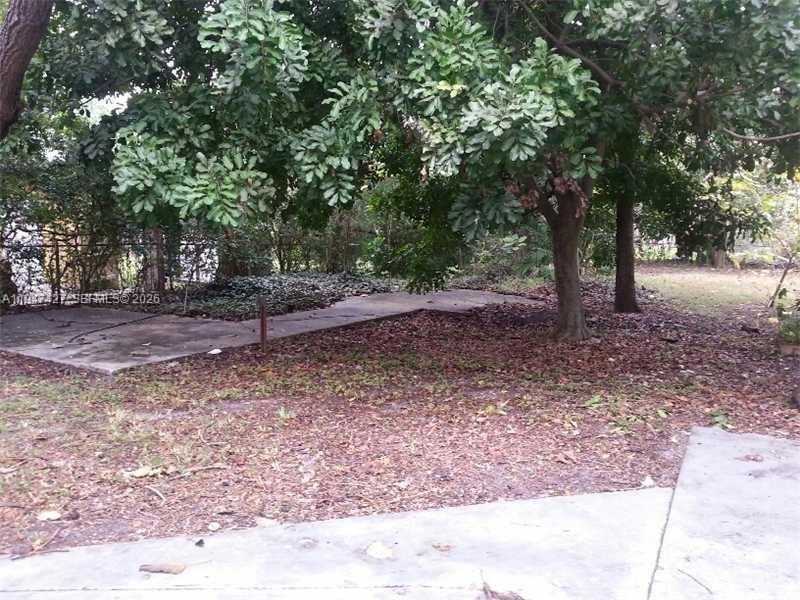 For Rent: $1,100 (1 beds, 1 baths, 900 Square Feet)