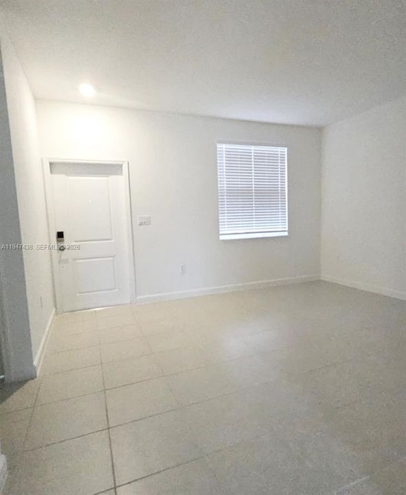 Recently Rented: $2,900 (3 beds, 2 baths, 1483 Square Feet)